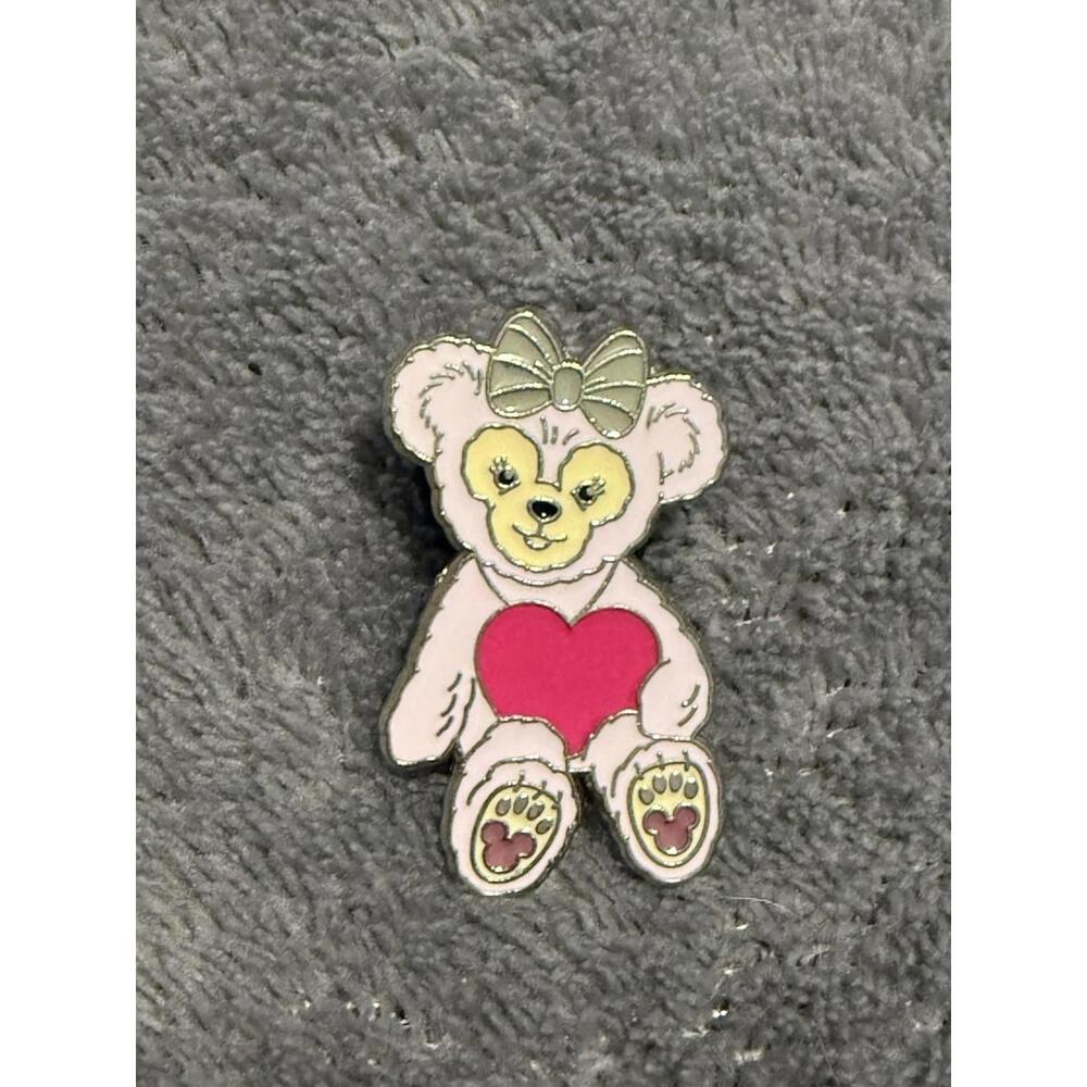 Disney Trading Pin Shellie May Bear Forward Heart Duffy Friend Booster